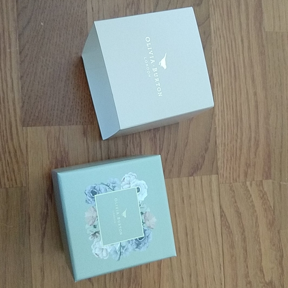 BNIB Olivia Burton Bee Rainbow Rose Gold(SS) Mesh Watch - Picture 8 of 9